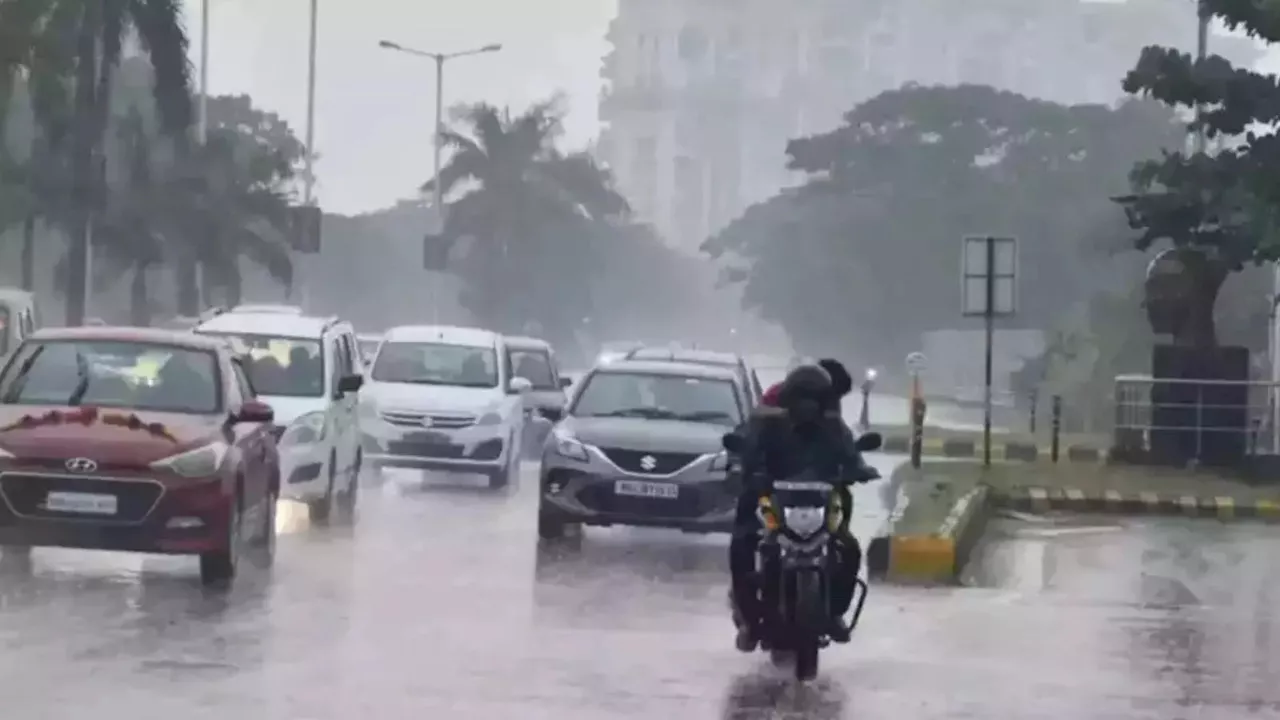 Bhopal Weather: भोपाल में झमाझम बारिश से तापमान गिरा, जानें अगले 24 घंटे के लिए मौसम विभाग की भविष्यवाणी