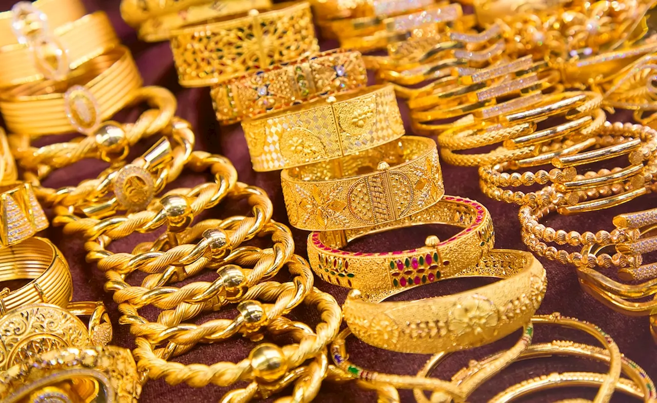 Gold Price Today: सोना-चांदी लगातार हो रहा सस्ता, खरीदारी का शानदार मौका, जानें 10 ग्राम सोने का ताजा भाव