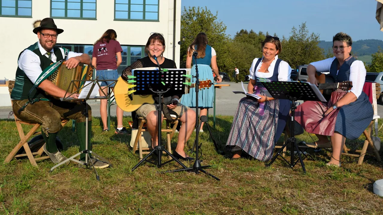 Stimmungsvolles Singen mit Aussicht in Biberbach