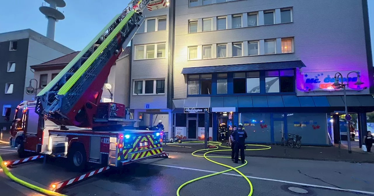 Imbiss in der Gütersloher Innenstadt wird bei Brand zerstört