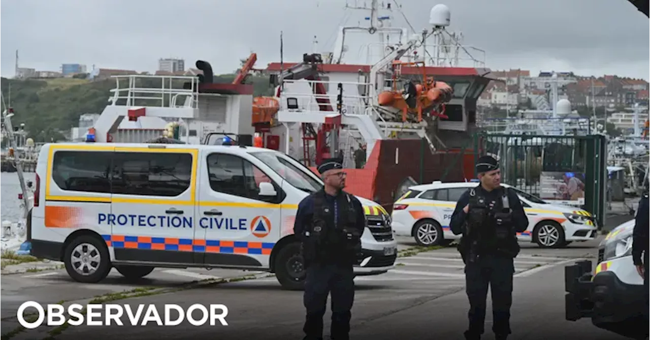 Naufrágio de barco que transportava migrantes no Canal da Mancha faz 12 mortos