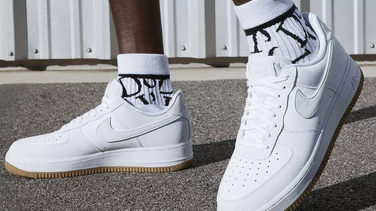 Mythique et en stock, cette Nike Air Force 1 en promotion n’attend que vous