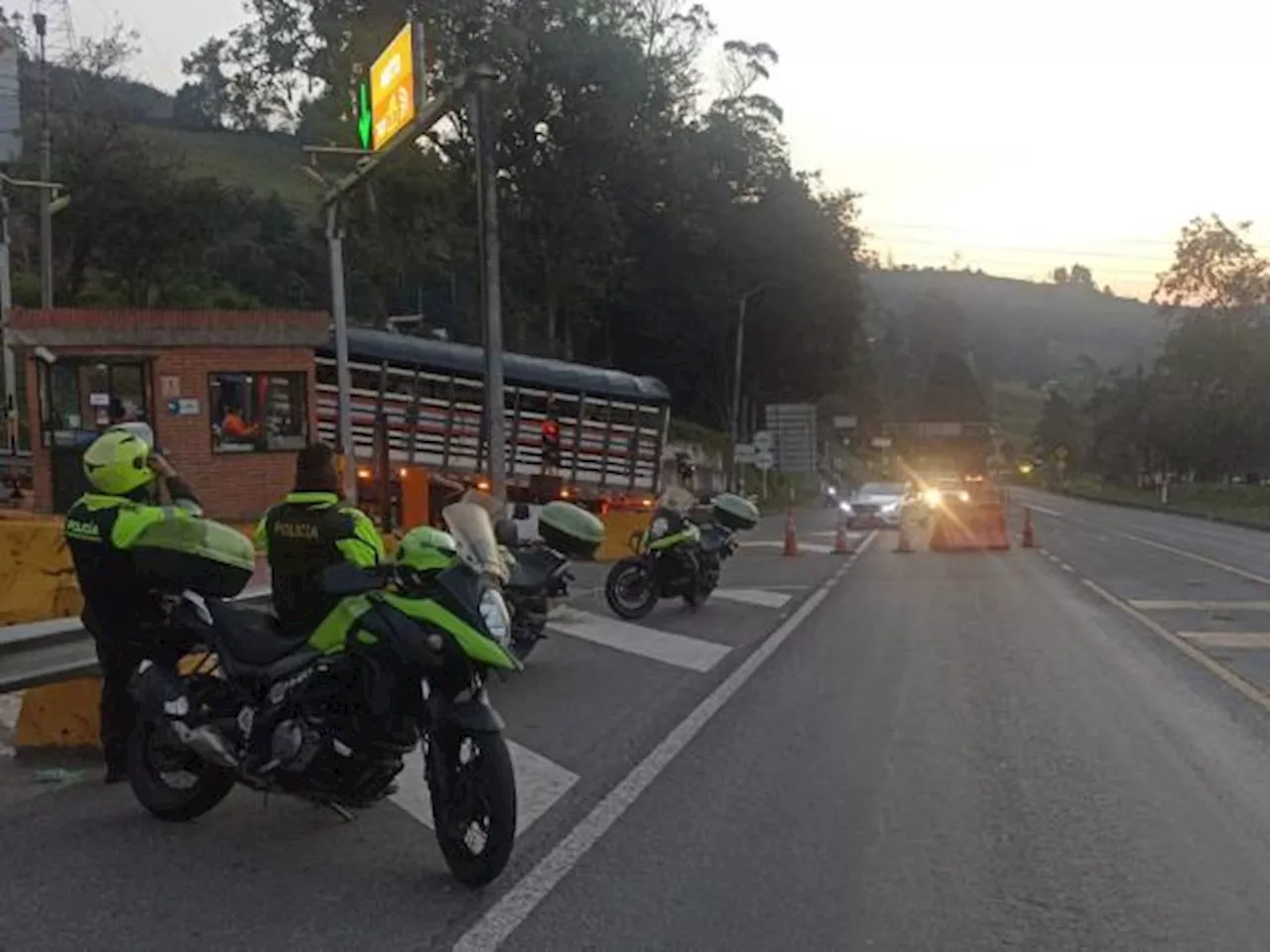 Minuto a minuto: continúan los bloqueos en Bogotá y el Llano por paro de camioneros