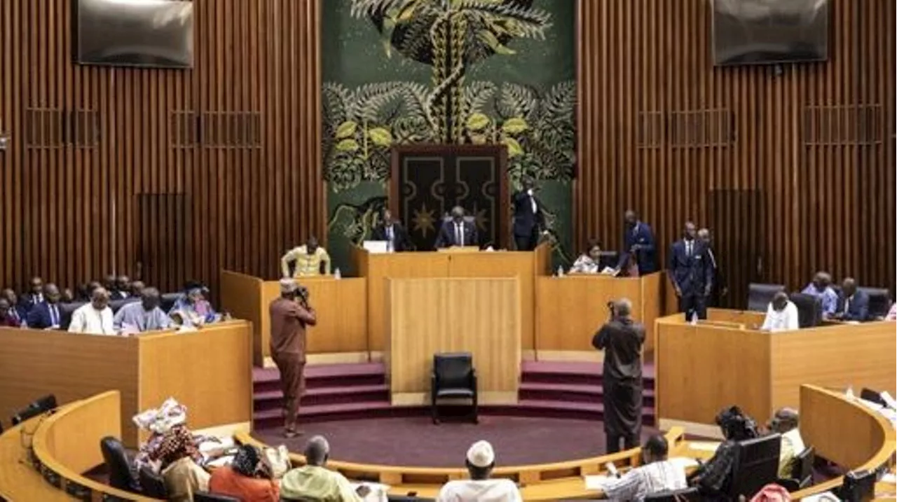 Sénégal : le Parlement, hostile au pouvoir, rejette une révision de la Constitution