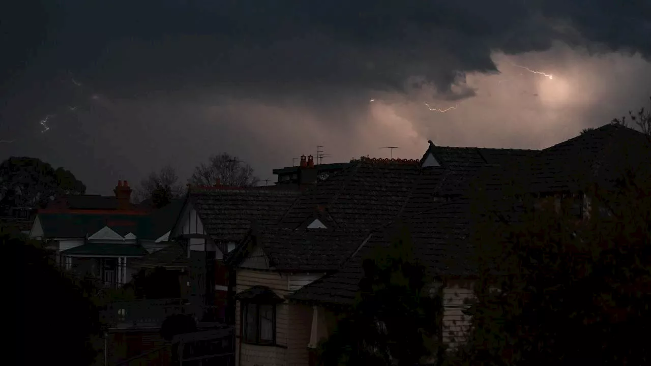 Victorian towns urged to ‘put off’ non-essential water use amid dire power outages