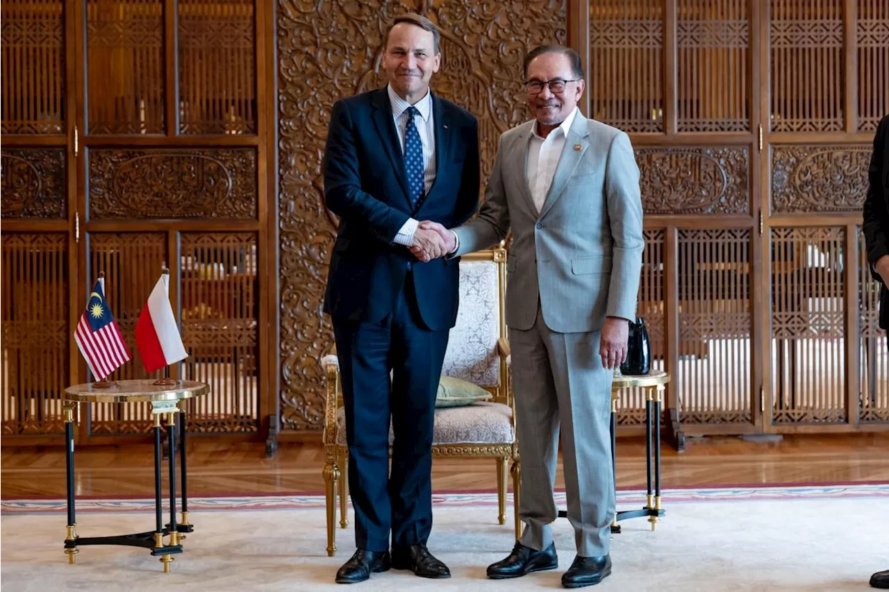 PM Anwar optimistic that Sikorski's visit will strengthen Malaysia-Poland cooperation