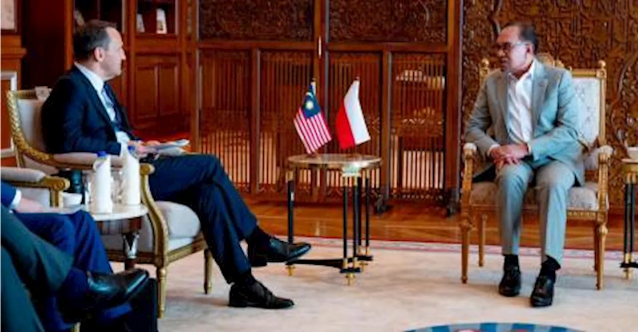 PM Anwar optimistic that Sikorski’s visit will strengthen M’sia-Poland cooperation