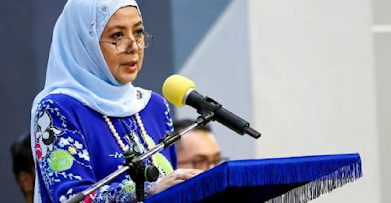 Queen attends UTM Royal Intellectual Forum in Johor