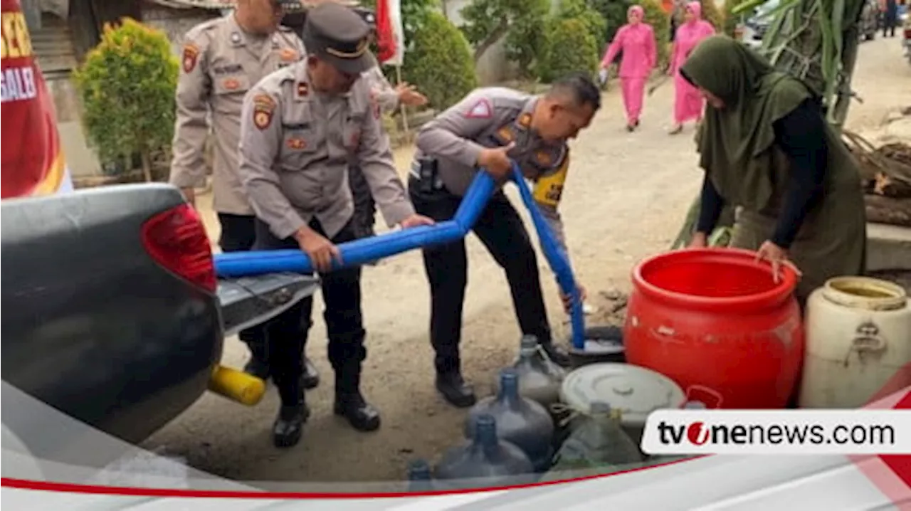 19 Desa di 9 Kecamatan Alami Kekeringan, Polres Trenggalek Droping Air Bersih untuk Warga