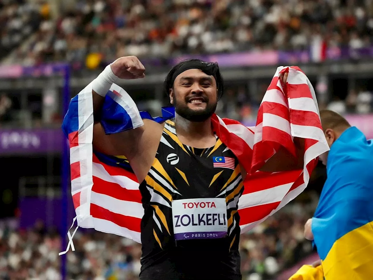 Ziyad akur dengan pingat perak