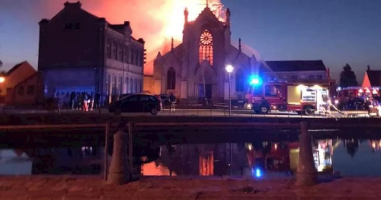 Video: Incendio destruye iglesia de la Inmaculada Concepción de Saint-Omer en Francia