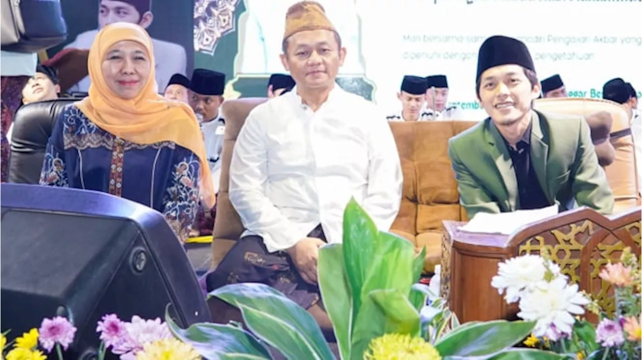 Acara Maulid Nabi Bersama Ribuan Warga, Gus Iqdam Puji Kepemimpinan Khofifah