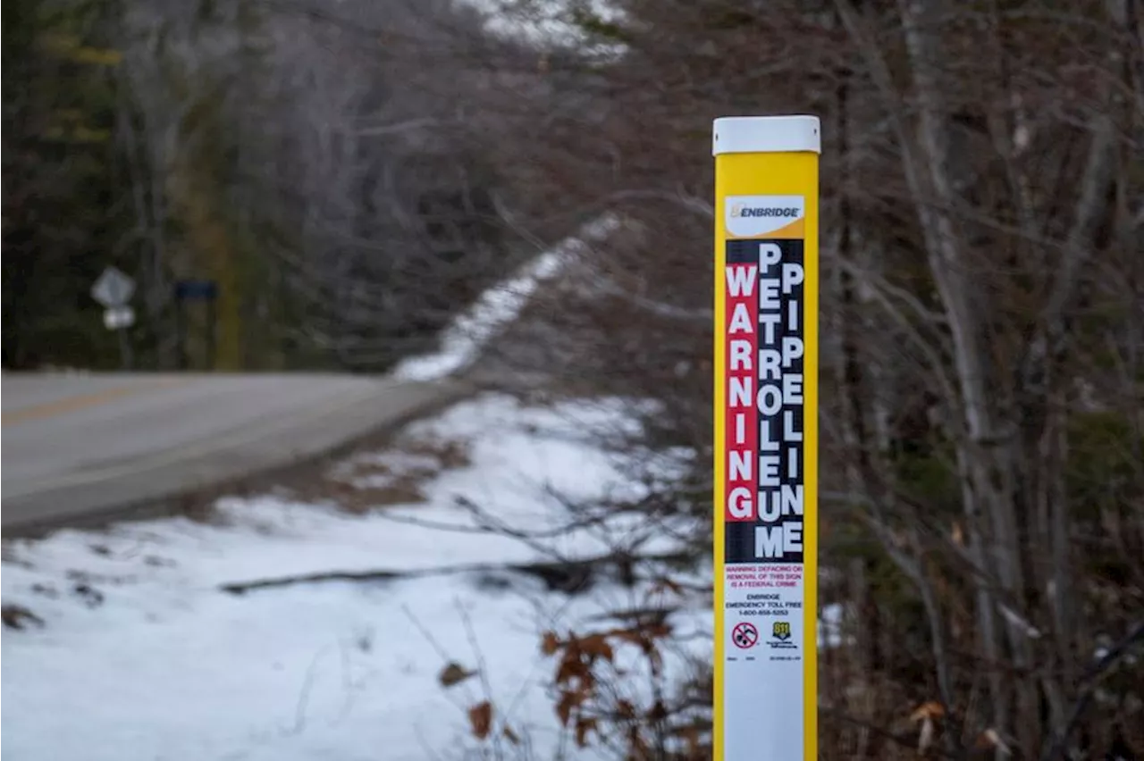 Analysis-Trans Mountain oil pipeline expansion pushes rivals to cut rates, for now