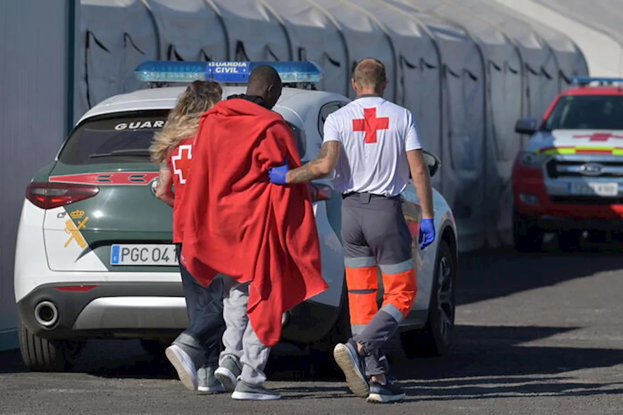 Oltre 81 migranti sbarcati alle Canarie, uno è in ospedale