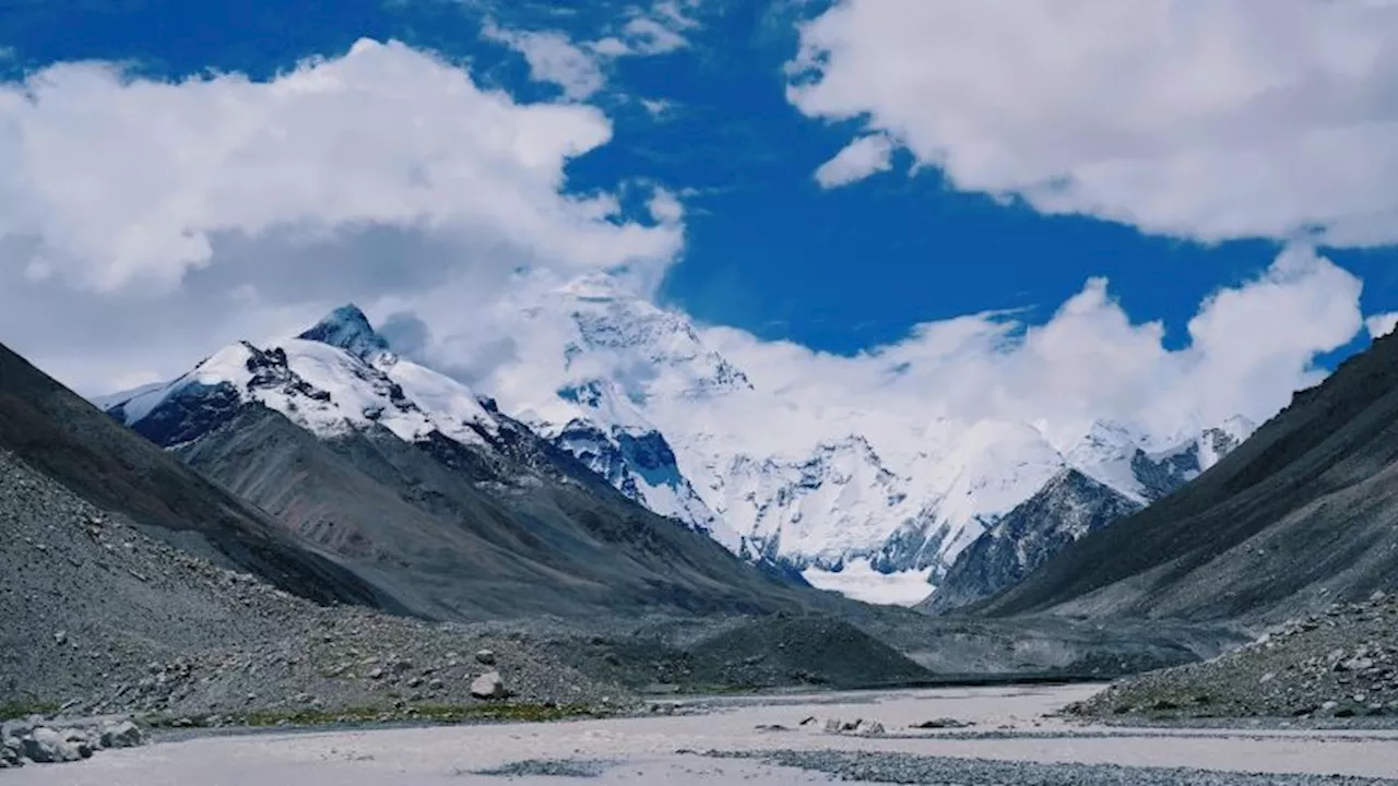 Ancient River Merger Lifted Mount Everest's Height