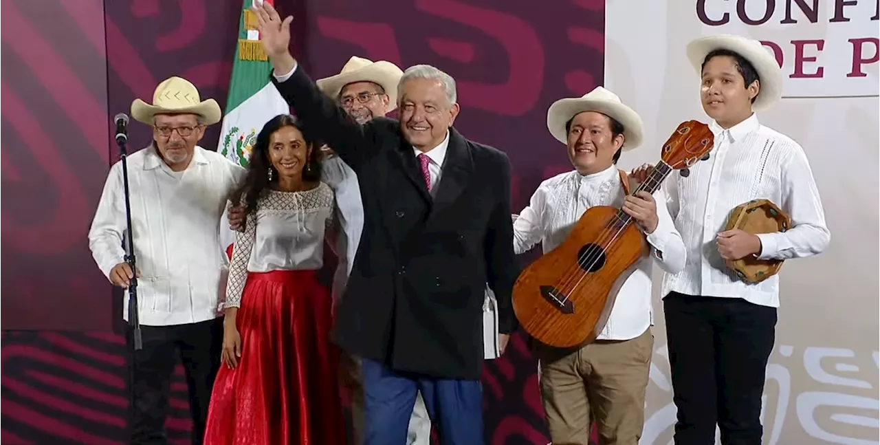 ¿Qué dice la canción con la que despidieron a AMLO en su última mañanera?