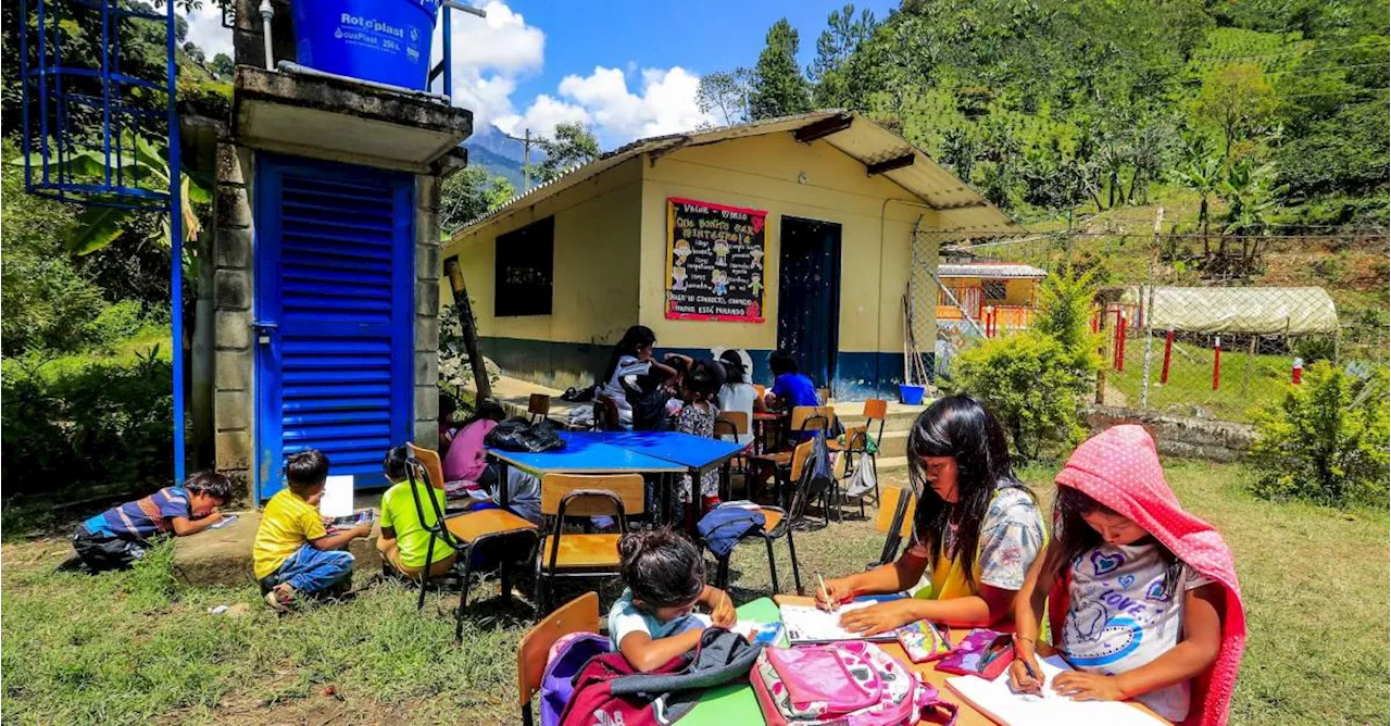 Gobernación de Antioquia abre convocatoria para mejorar los colegios del departamento