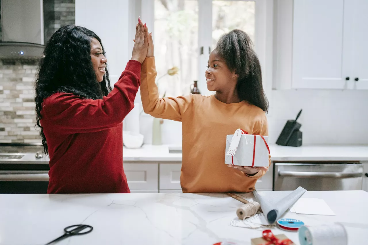 Parents say 'good girl' and 'good boy' all the time. Here's why you should try and say something else