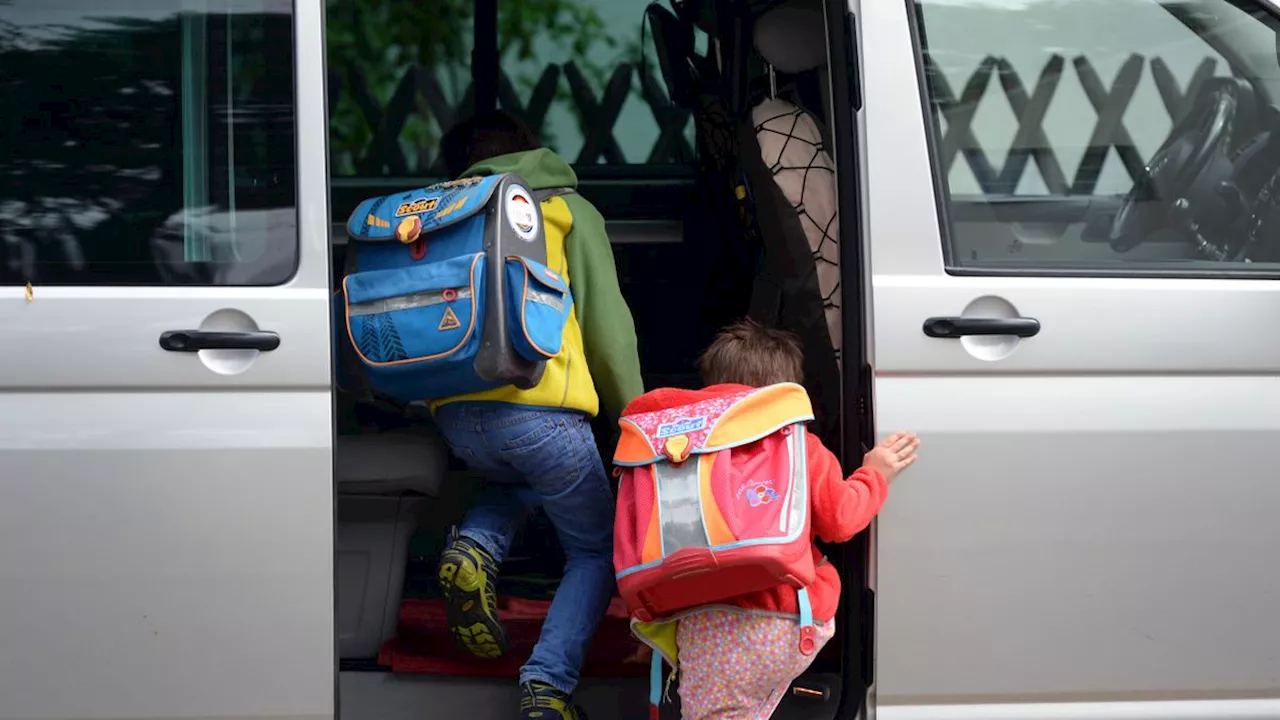 Polizei verteilt vor Hamburger Grundschulen Hunderte Strafzettel