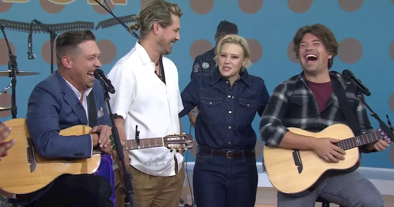 Kate McKinnon Crashes Hanson's Concert to Meet Her Childhood Idols