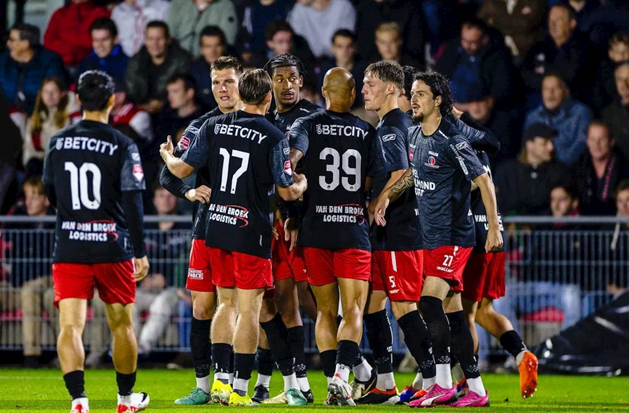 Helmond Sport terug aan kop, maar vuurwerk op veld ontsiert zege