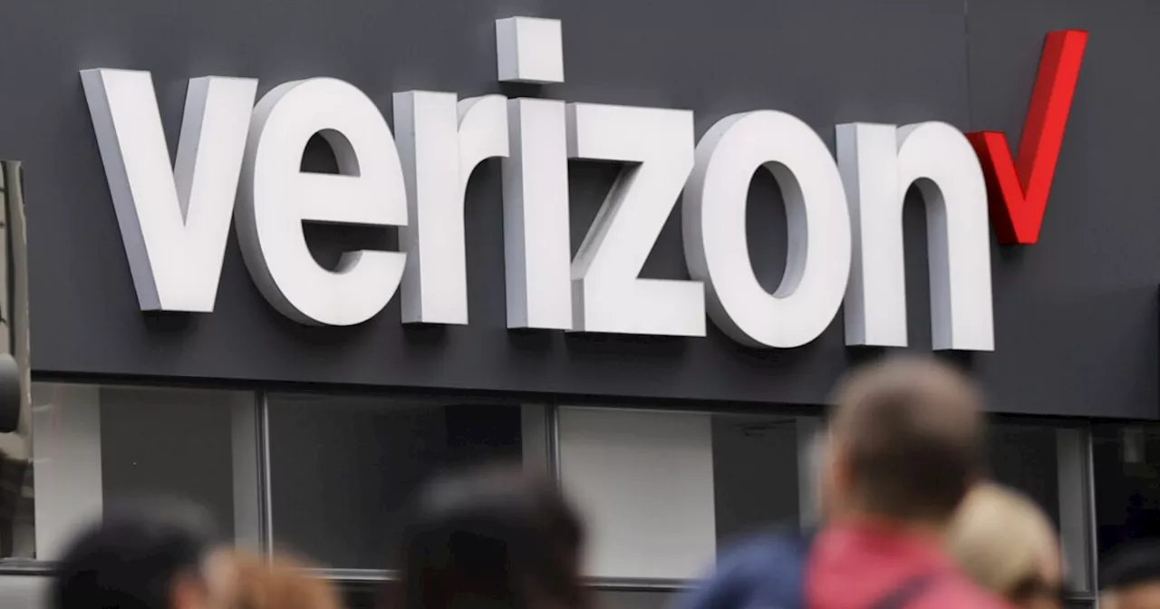 Thousands of Verizon customers report service outages Monday morning