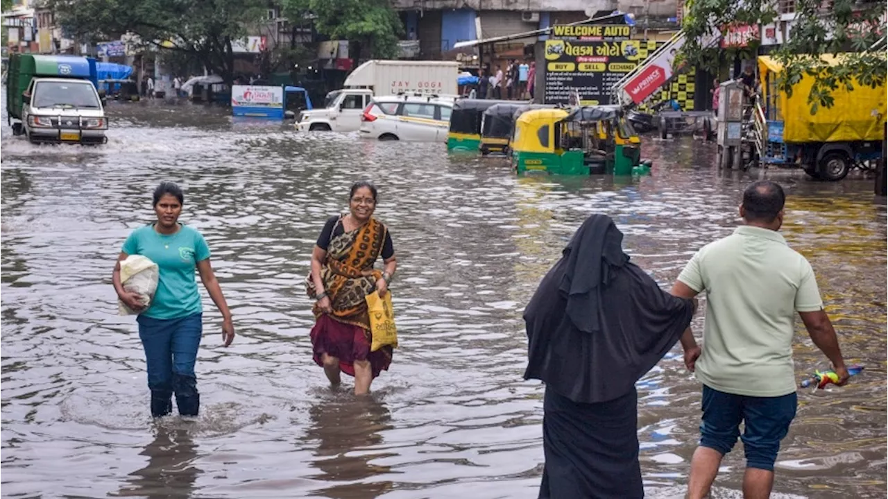 गुजरात में कहर बरपा रही बारिश, अगले 5 दिन रहें सावधान! इन जिलों में भारी बरसात का अलर्ट