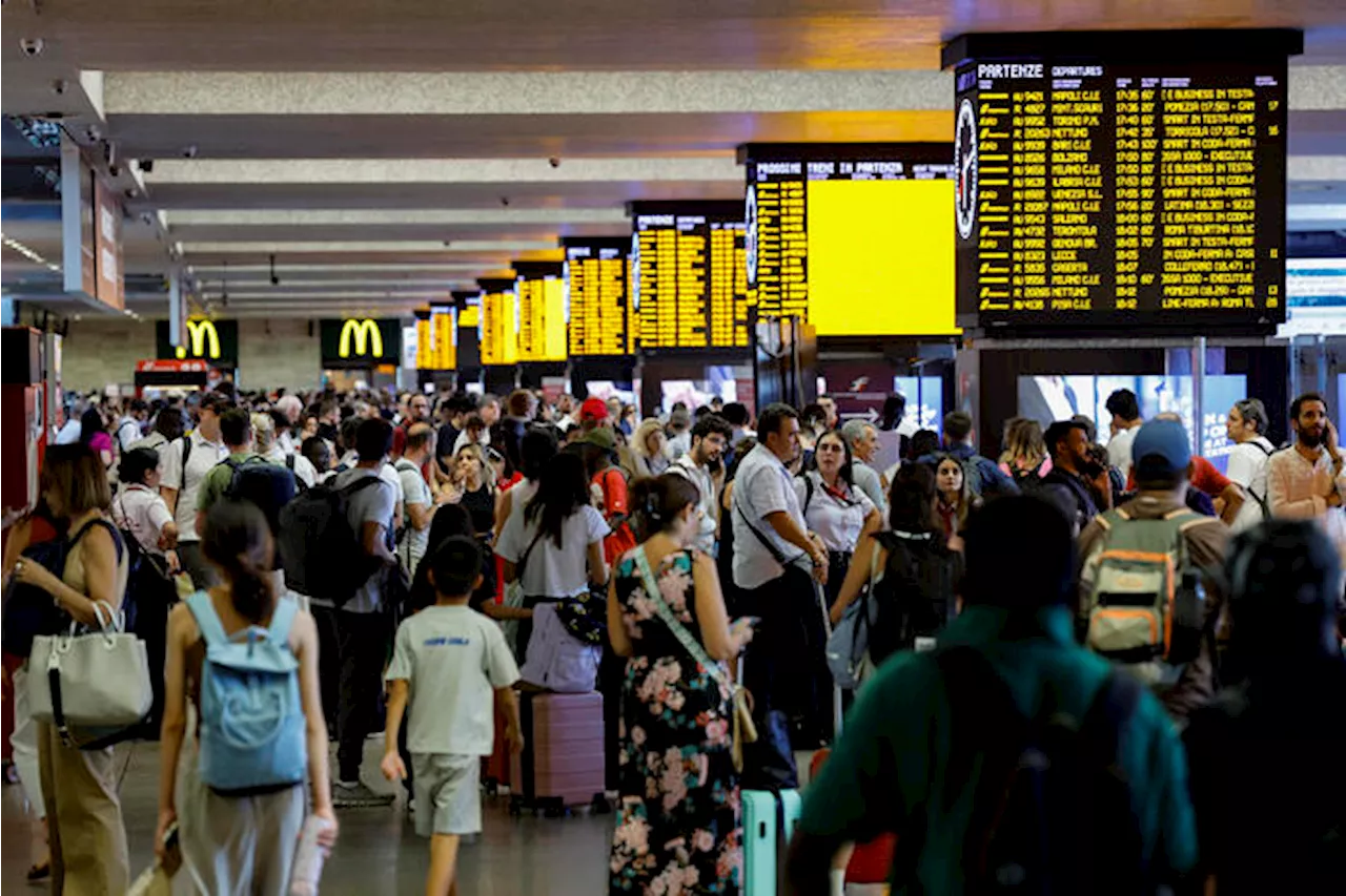 Treni dell'alta velocità bloccati tra Firenze e Bologna, forti ritardi