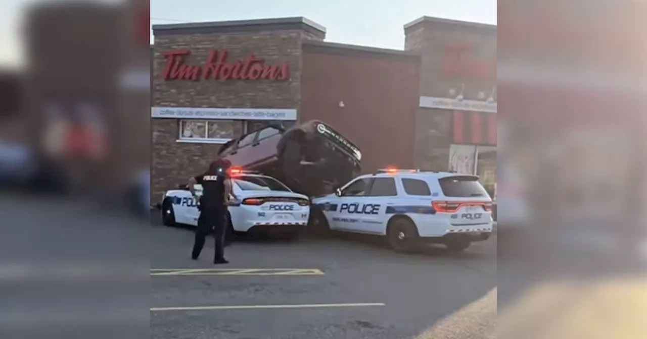 Bonkers video shows criminal attempt getaway by driving over police cars in Mississauga