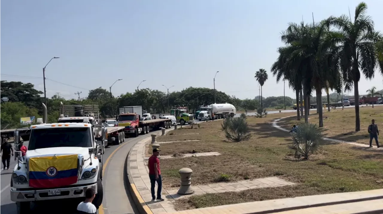 Avanza el paro camionero en el Valle del Cauca en rechazo al incremento del ACPM