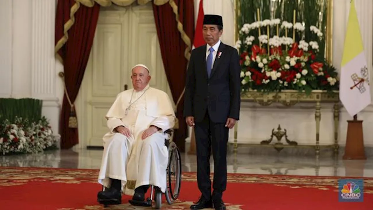 Gaya Jokowi Bertemu Paus Fransiskus di Istana Negara