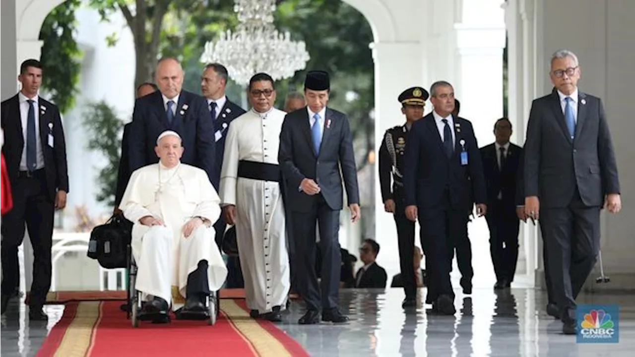 Potret Paus Fransiskus Tiba di Istana Merdeka untuk Temui Jokowi