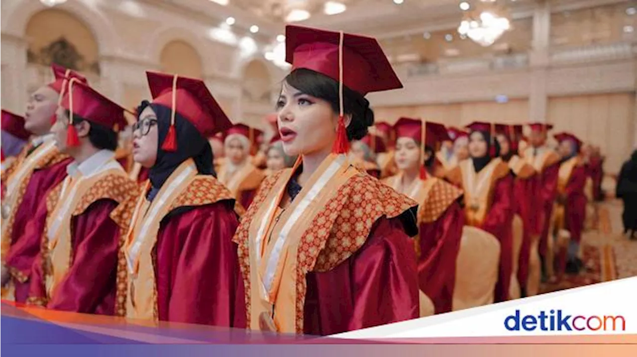 Dinar Candy Jadi Sarjana, Mau Lebih Berpendidikan Gak Ugal-ugalan Lagi