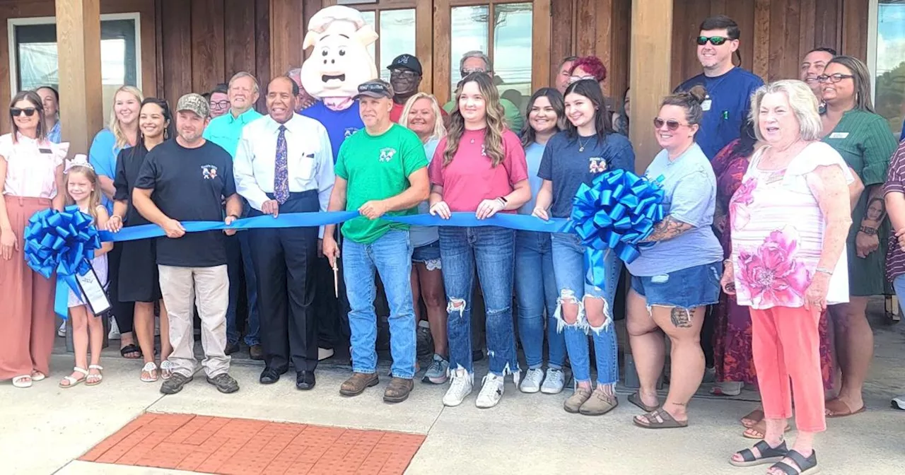 Hook’s Pit BBQ celebrates grand reopening