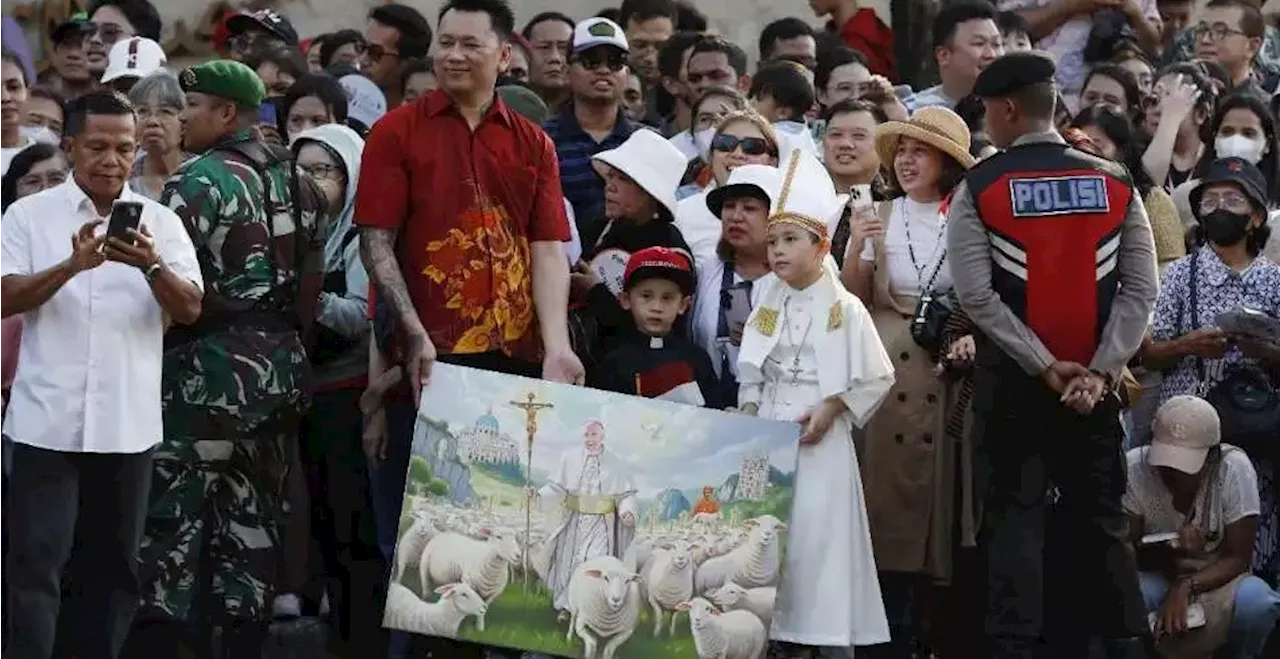 Pope urged to defend land rights of Indonesian tribal people