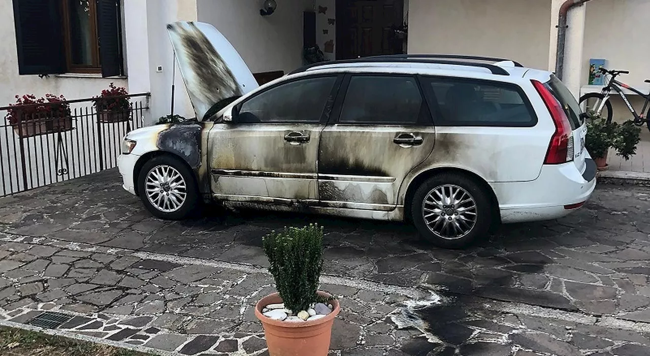 Auto del sindaco di Torricella data alle fiamme, organizzata fiaccolata di solidarietà