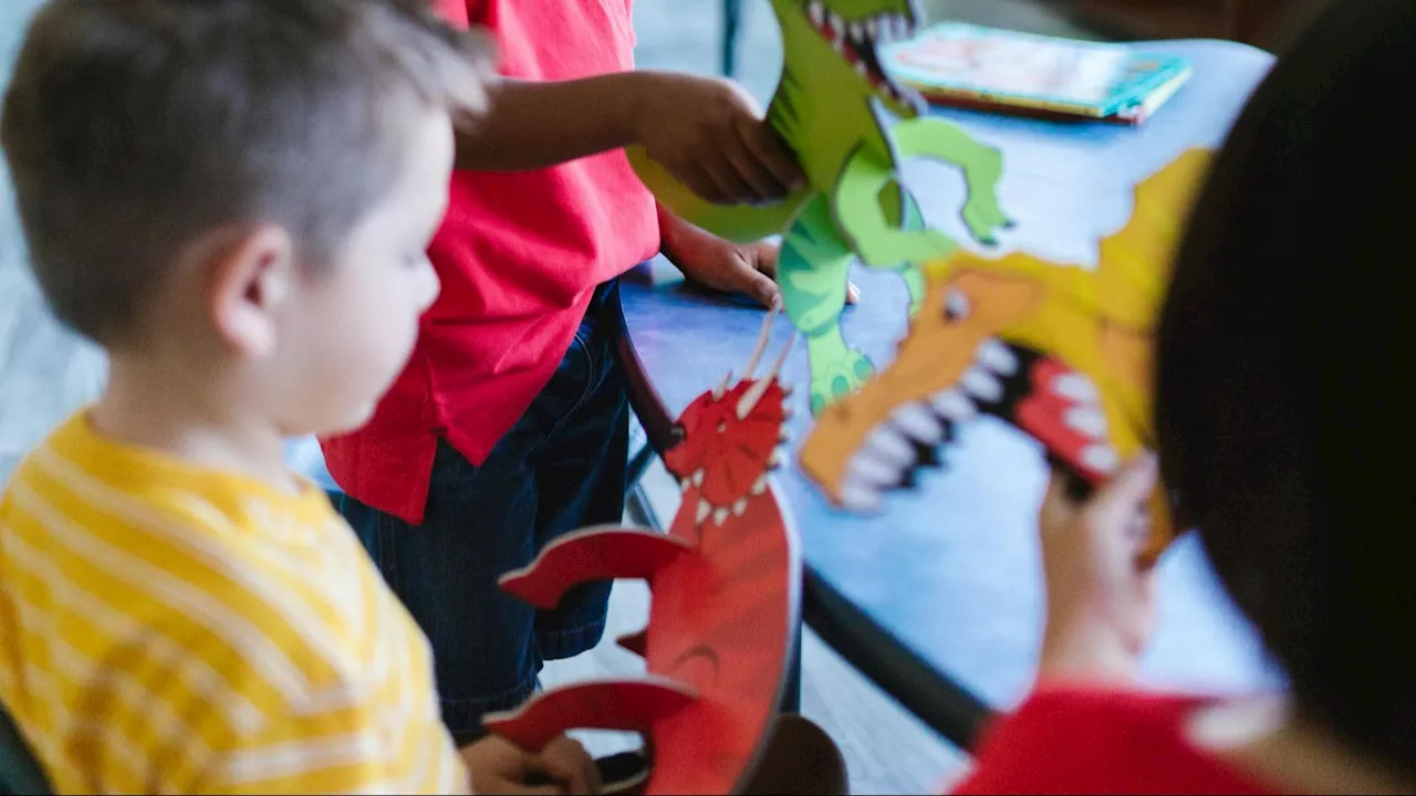 Padres desesperados por el retraso en la apertura de 5 escuelas infantiles de Madrid: 'Inaceptable'