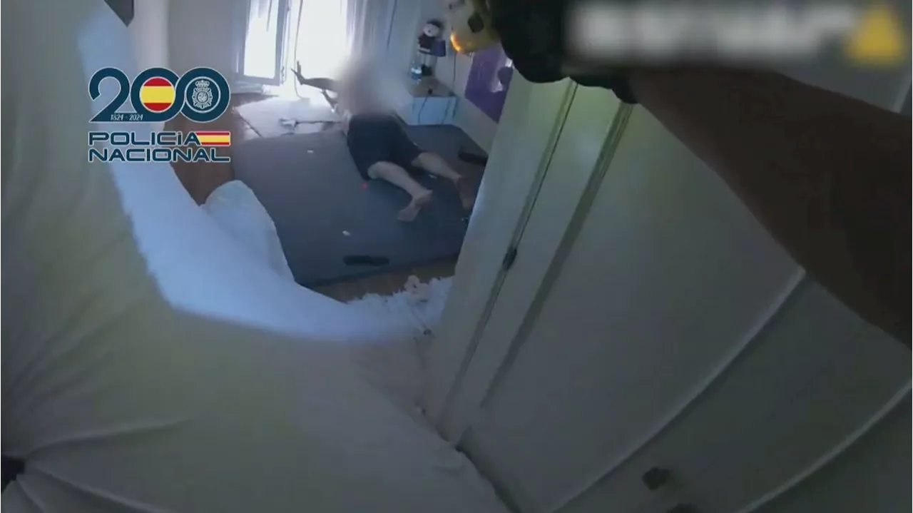 Vídeo de la policía liberando a una mujer secuestrada en su casa en Cádiz