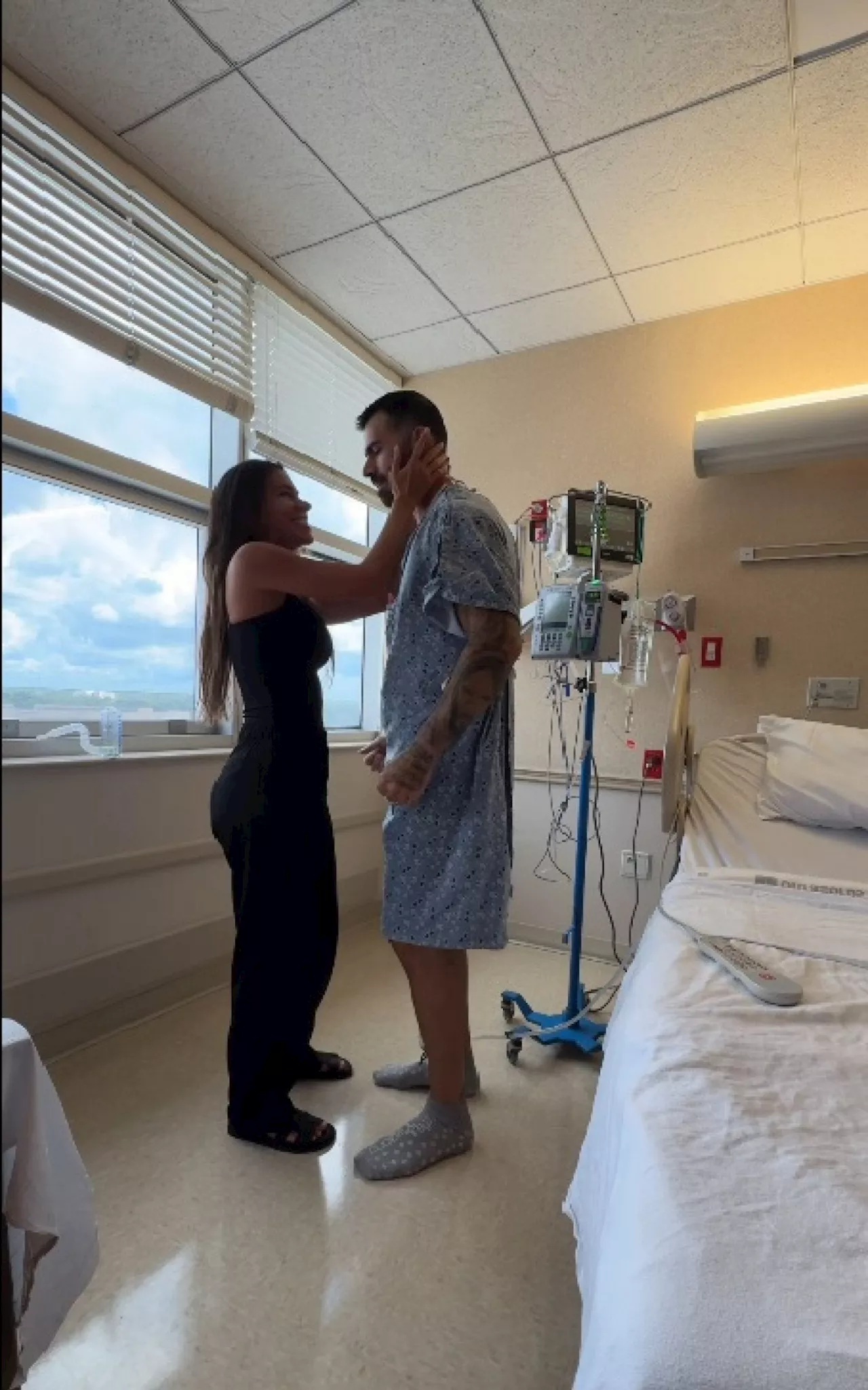 Adriana Sant'Anna compartilha momento de Rodrigão com os filhos após alta hospitalar