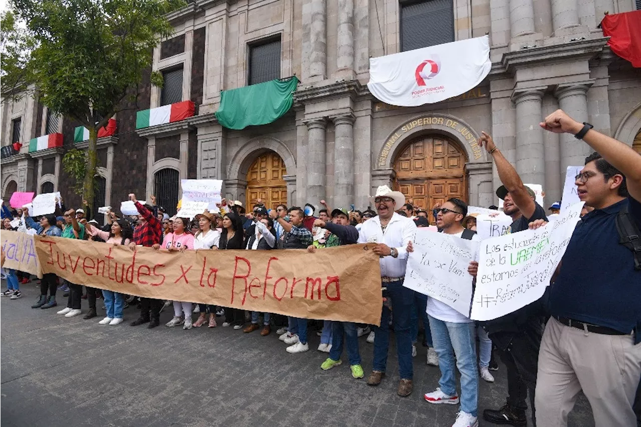 Estudiantes marchan en 13 estados en apoyo a la reforma judicial