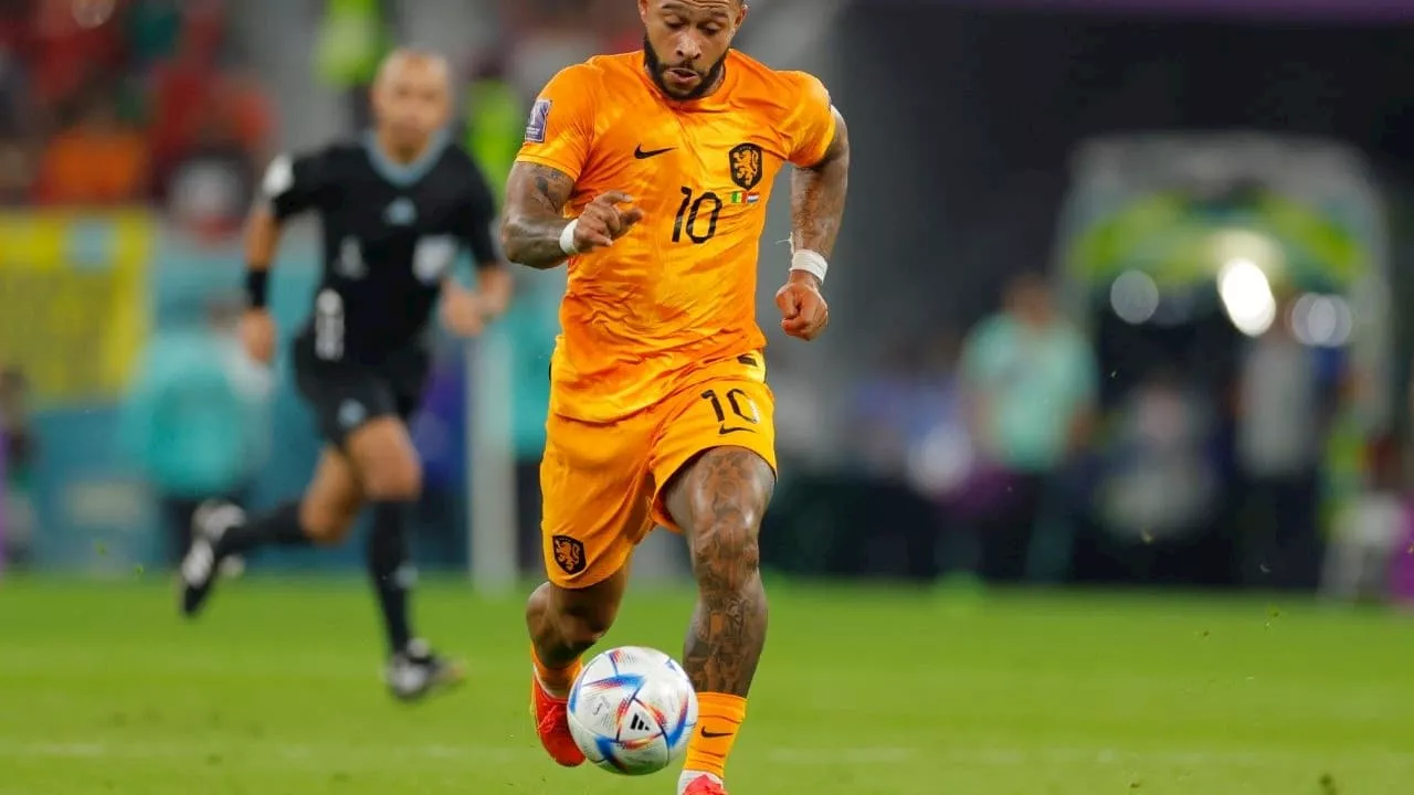 Alvo do Corinthians, Depay recusa proposta de gigante espanhol, diz jornal