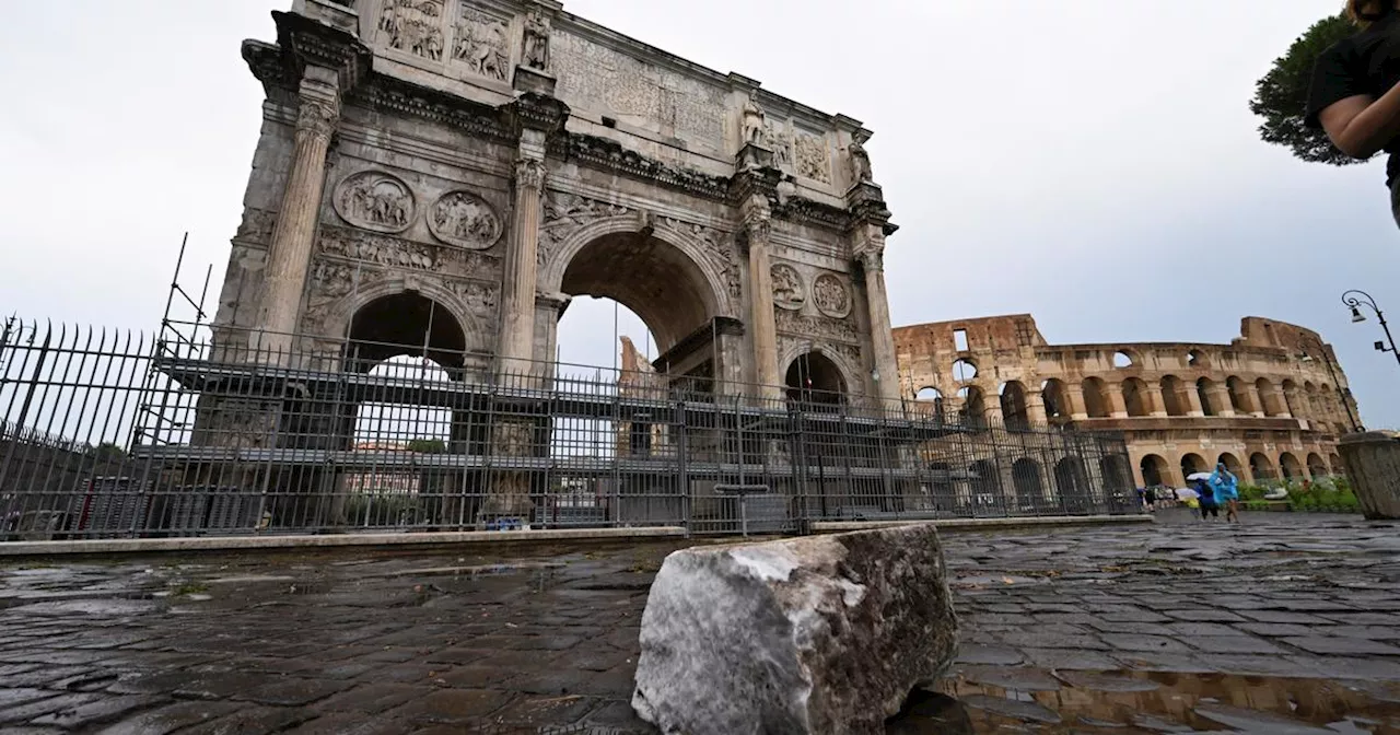 À Rome, l’Arc de Constantin touché par la foudre perd certains de ses fragments