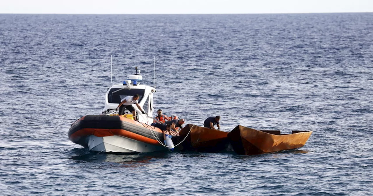 Lampedusa, si capovolge un barcone di migranti: 21 dispersi tra cui 3 bambini, 7 in salvo