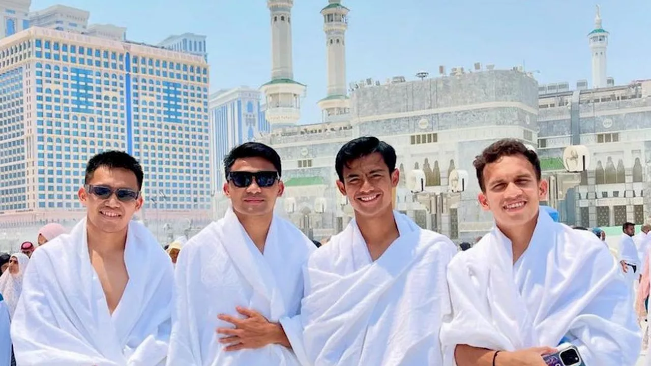 8 Potret Pemain Timnas Indonesia Kenakan Ihram saat Umrah Jelang Pertandingan Lawan Arab Saudi