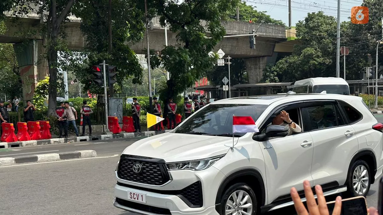 Cerita Umat Katolik Rela Menunggu Berjam-jam Menanti Lambaian Tangan Paus Fransiskus