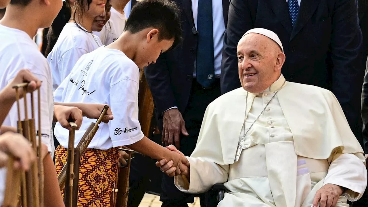 Paus Fransiskus dan Kisah Kesederhanaan Rasulullah SAW dalam Hal Pakaian hingga Makanan