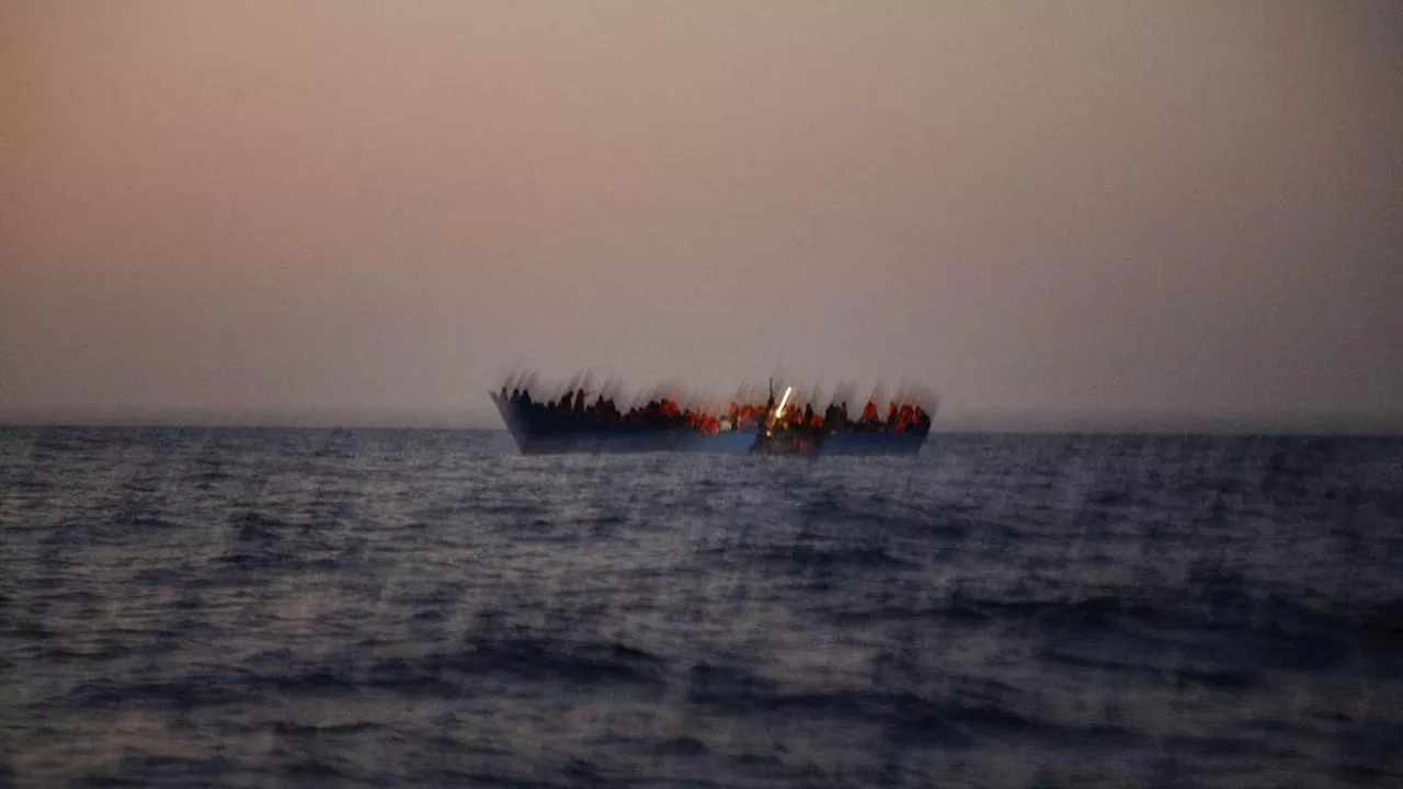 Lampedusa, si capovolge barcone carico di migranti: 21 dispersi