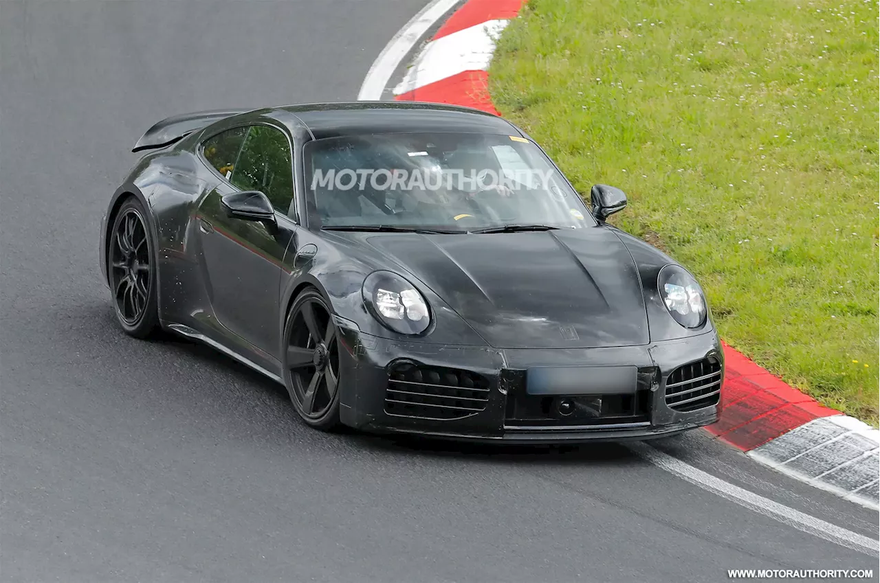 Potential 2026 Porsche 911 Turbo S Touring caught on video