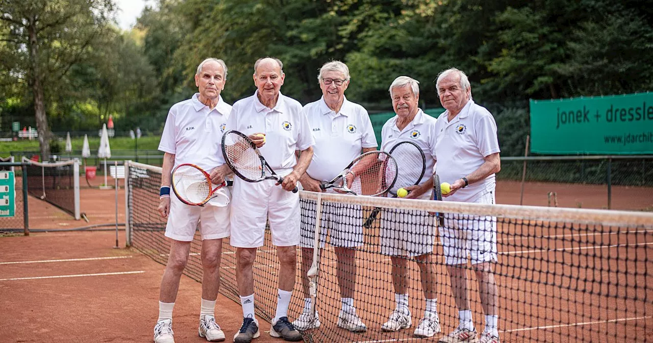 Eine eingeschworene Tennis-Gemeinschaft: Hier hält jeder bis zum Schluss durch