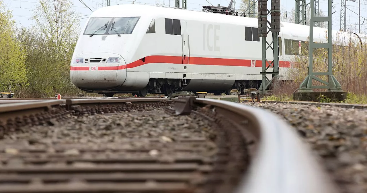 Feuer in Schalthaus: Auswirkungen auf Zugverkehr im Hochstift